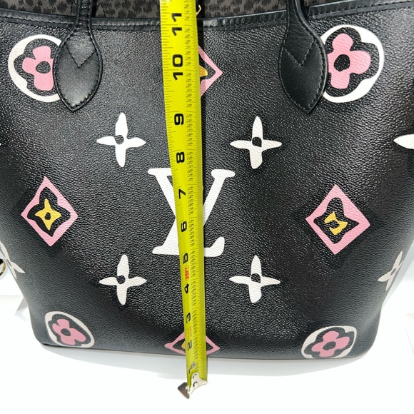Louis Vuitton Wild at Heart Neverfull MM - Picture 12 of 15